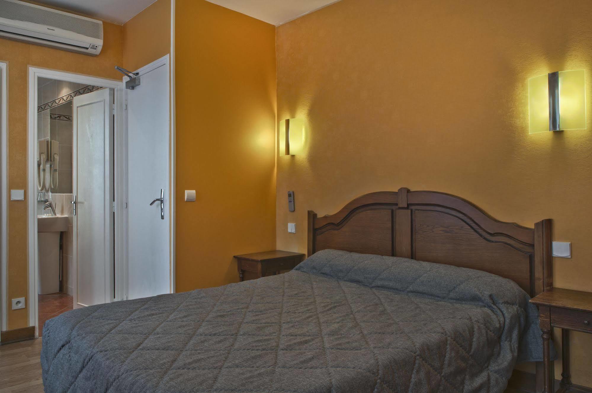 Hotel Du Commerce Párizs Kültér fotó